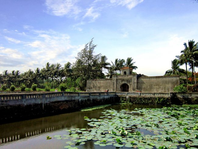 1200px-Thành_cổ_Quảng_Trị_ngày_nay