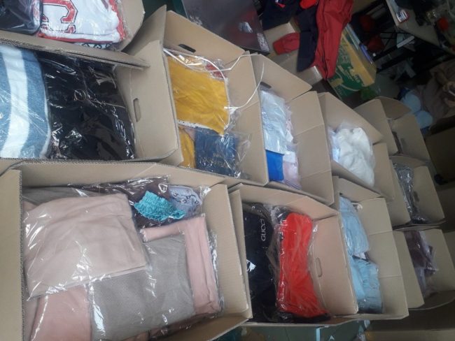 404581340_830420469093444_2540012276347517948_n Dịch vụ gửi quần áo đi Thụy Sĩ nhanh, giá rẻ