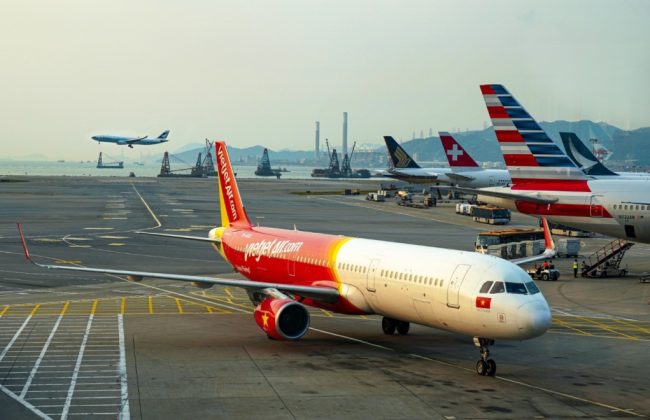1306450_aircraft_in_hong_kong_1_10163725