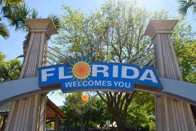 florida-welcoems-you-sign-FLRETIRE0420-00ac938428ad47f6bff45fa54ba306ad