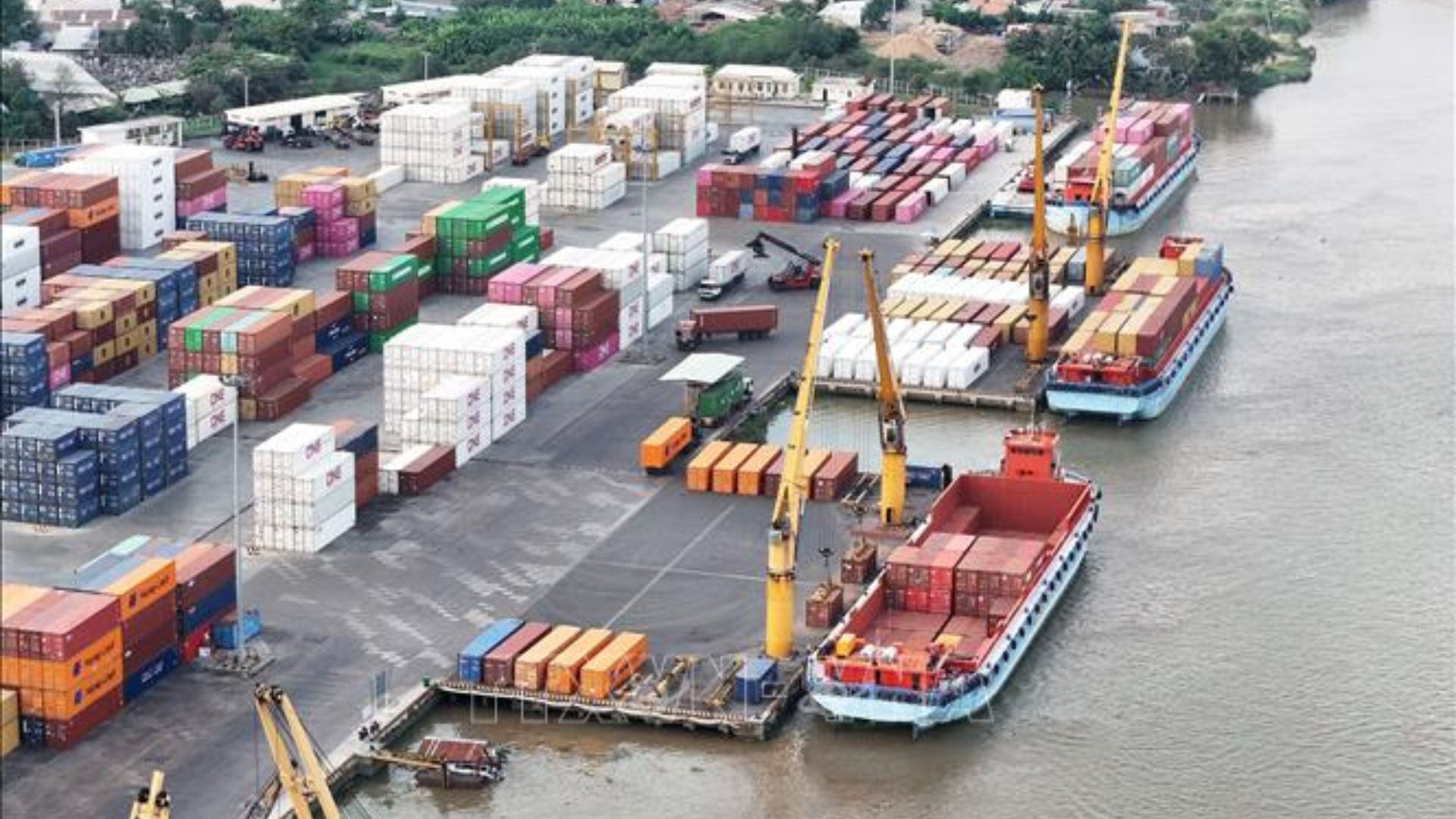 Việt Nam Mục Tiêu Xuất Khẩu 454 Tỷ USD Năm 2025: Tập Trung Nâng Cấp Logistics Việt Nam Mục Tiêu Xuất Khẩu 454 Tỷ USD Năm 2025: Tập Trung Nâng Cấp Logistics