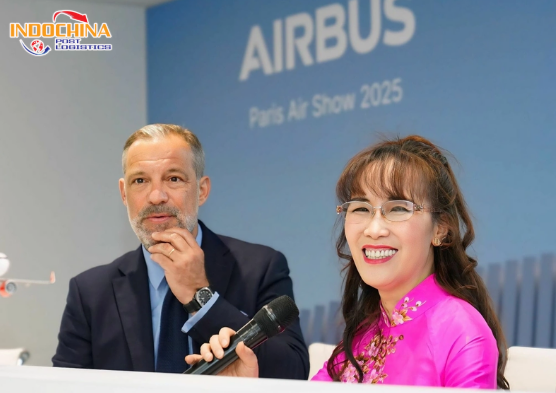 Chủ tịch HĐQT Vietjet Nguyễn Thị Phương Thảo (trái) tại lễ ký kết giữa Vietjet và Airbus.