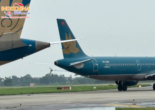 Vụ va chạm máy bay tại sân bay Nội bài