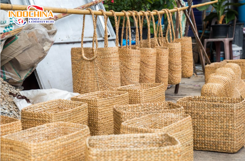 Vận Chuyển Hàng Thủ Công Mỹ Nghệ Từ Bèo Lục Bình Đi Pháp Cùng IndochinaPost