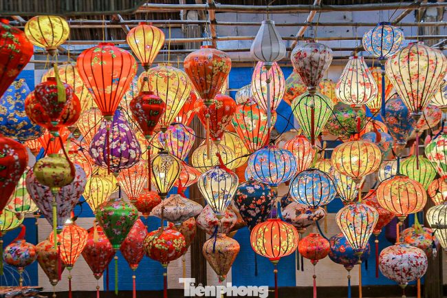 Dịch vụ book tải hàng không vận chuyển đèn lồng từ Hà Nội đi Nga